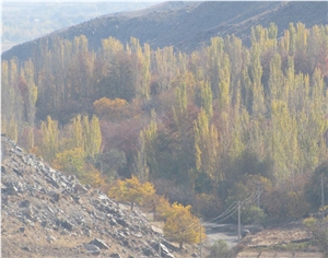 Natanz Black Granite Quarry