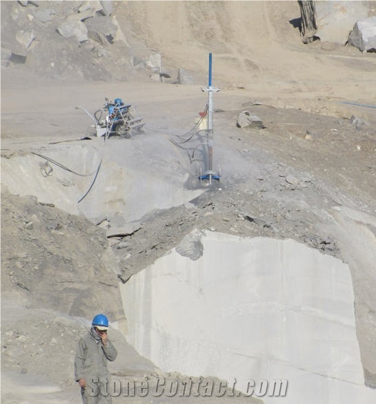 Natanz Black Granite Quarry