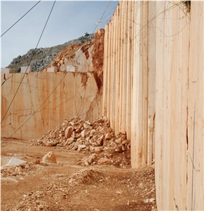 Caliza Zarci(Calizia Zarci) - Crema Capri (Caliza Capri) Quarry