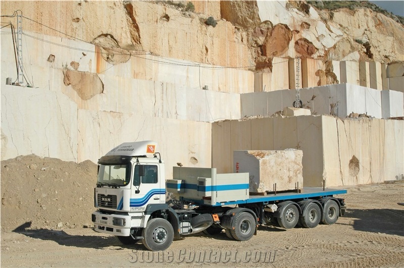 Caliza Zarci(Calizia Zarci) - Crema Capri (Caliza Capri) Quarry