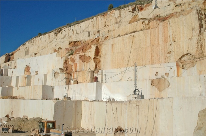 Crema Marfil Sierra Puerta Quarry