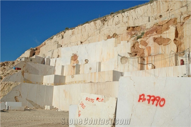 Crema Marfil Sierra Puerta Quarry