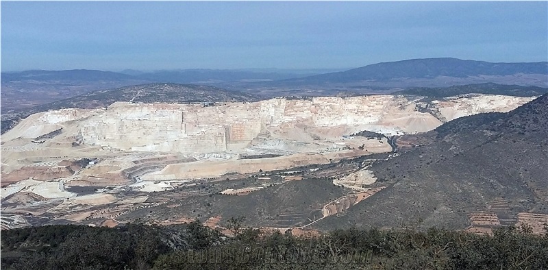 Crema Marfil Coto Quarry