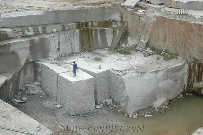 Gris Quintana, Gris Badajoz - Gris Serena Granite Quarry