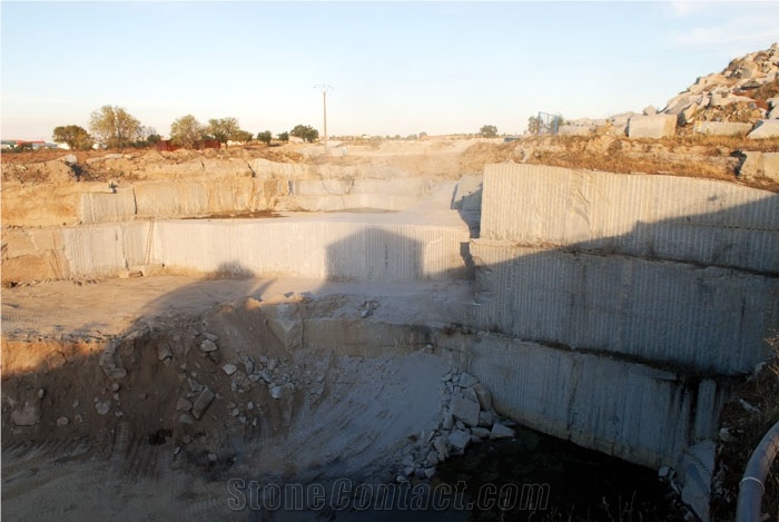 Gris Quintana, Gris Badajoz - Gris Serena Granite Quarry