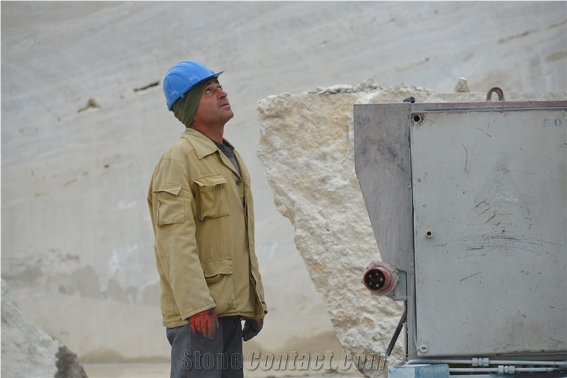 Traonyx Vedi Travertine Quarry