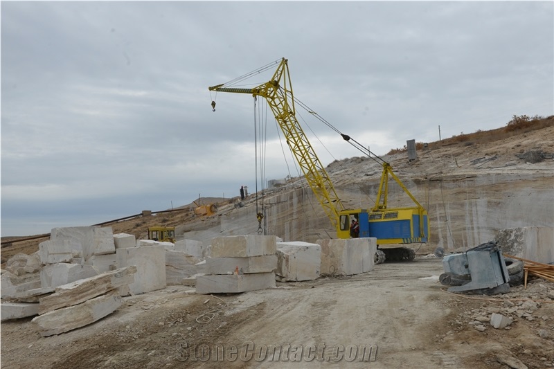Traonyx Vedi Travertine Quarry
