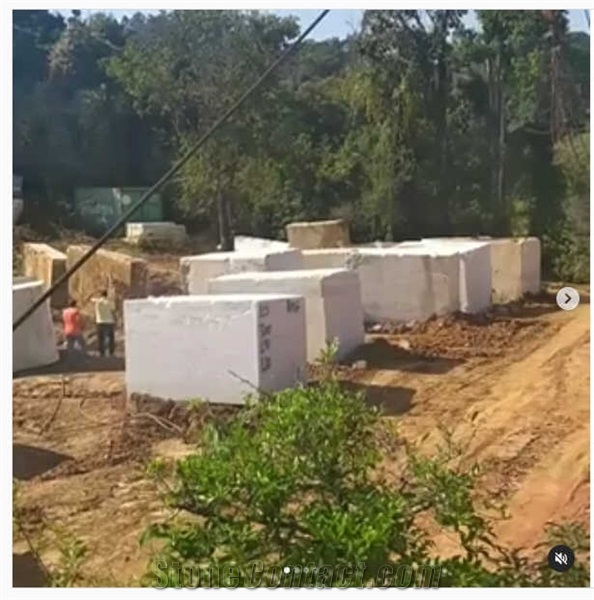 Marmore Branco Caramelo White Marble Quarry