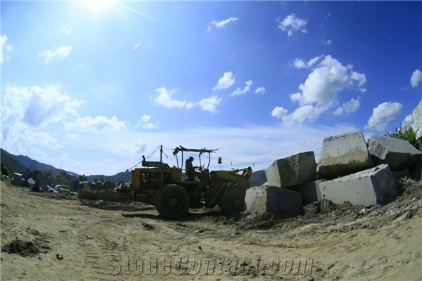 Crystal Granite Red Gia Lai Granite Quarry