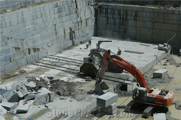 Crystal Granite Red Gia Lai Granite Quarry