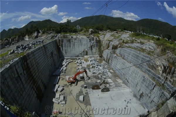 Crystal Granite Red Gia Lai Granite Quarry
