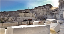 Bianco Piastra Marina marble quarry