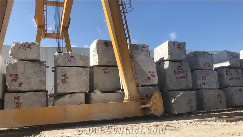 Dora Cloud Grey marble block 
