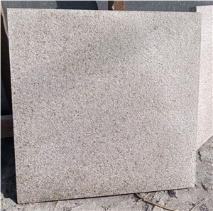Golden Yellow Granite G682 Bush Hammered Tiles 600x600x30mm
