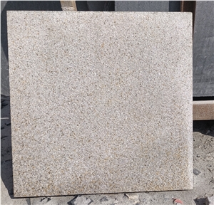 Golden Yellow Granite G682 Bush Hammered Tiles 600x600x30mm