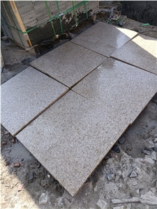 Golden Yellow Granite G682 Bush Hammered Tiles 600x600x30mm