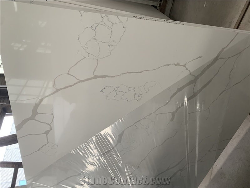 Bookmatch Calacatta Quartz Slab
