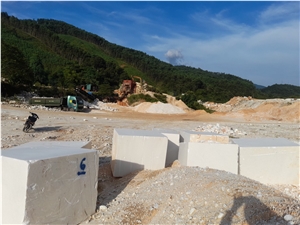 Super Sale White Marble Block Small Size 1.7 x 0.6 m