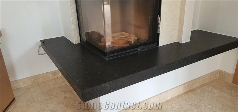 Absolute Black granite satinato fireplace hearth