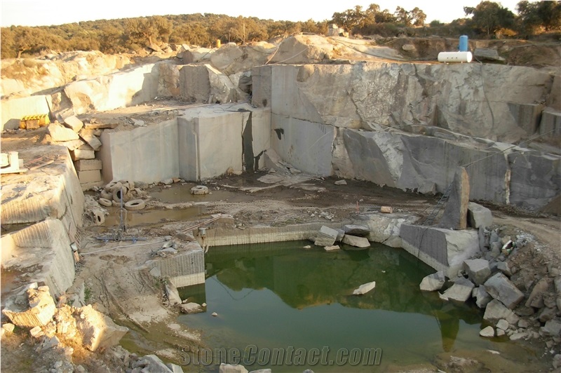 Negro Ochavo Especial Granite Quarry