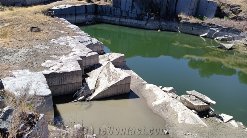 Negro Ochavo Especial Granite Quarry