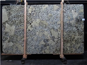 Absolute Cream Granite Slabs, Brazil Beige Granite Absolute Cream Granite Slabs, Brazil Beige Granite
