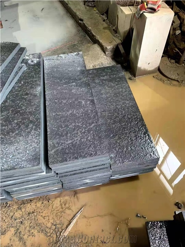 Dark Grey Black Basalt Lava Paving Stone Flamed
