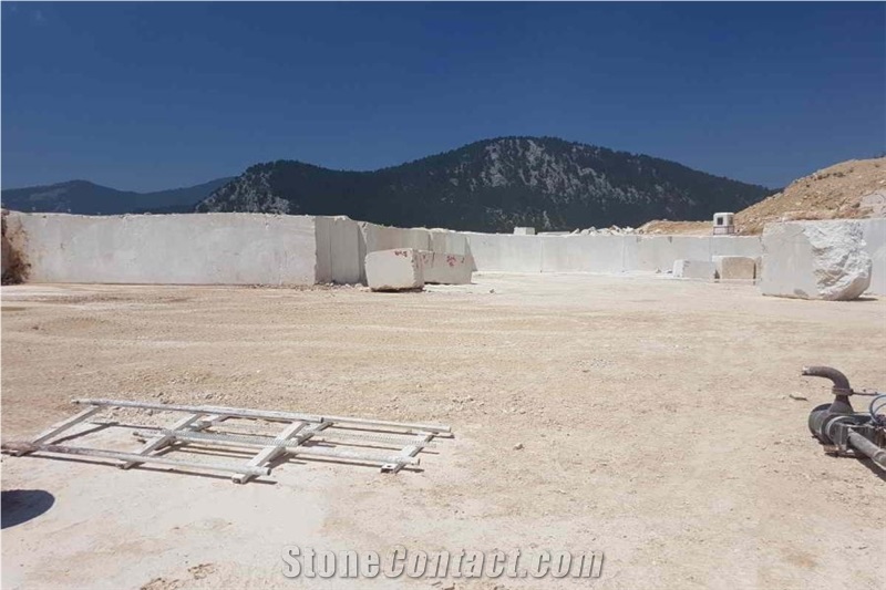 Crema Shine Marble Blocks