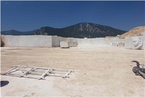 Crema Shine Marble Blocks