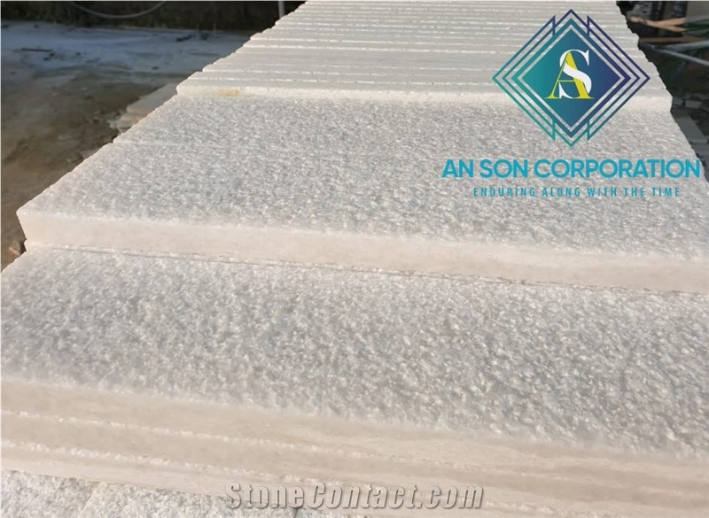 Natural Stone Pool Coping
