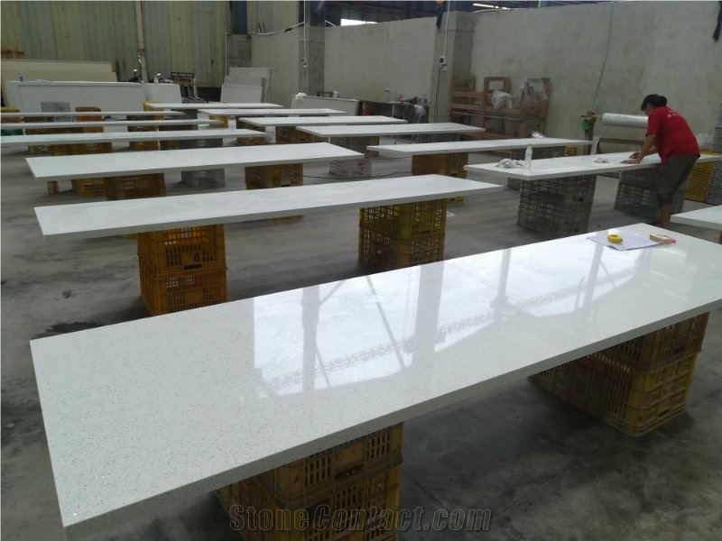 White Vein Eternal Calacatta Black Quartz Kitchen Tops