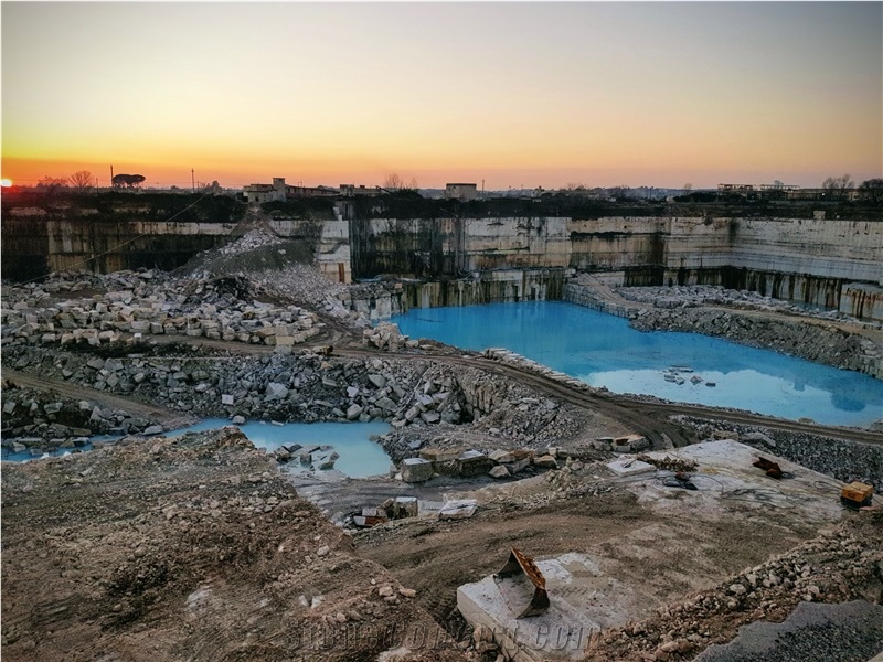 Travertino Romano - Travertino Classico Quarry