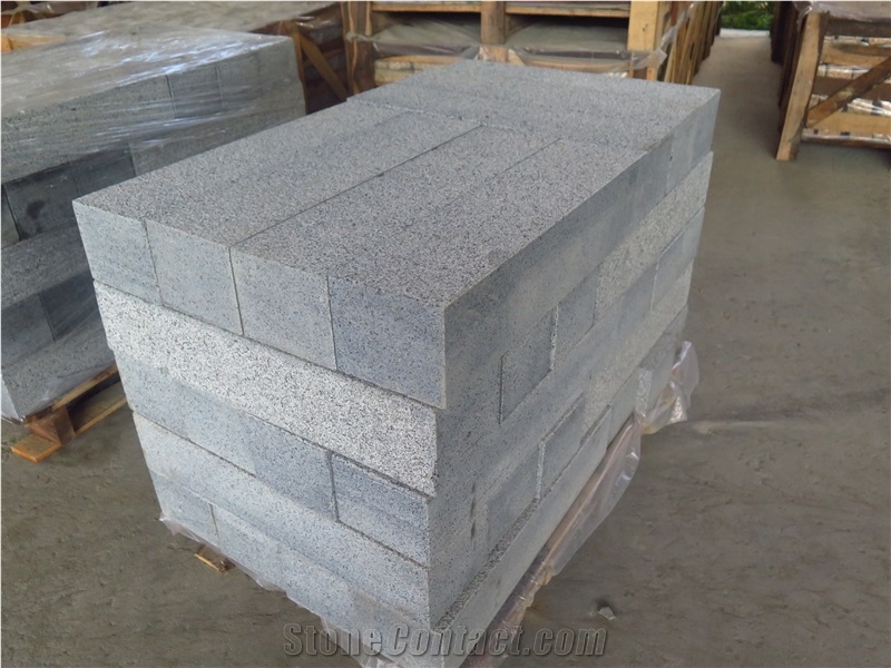 Vietnam Grey Basalt Garden Palisade