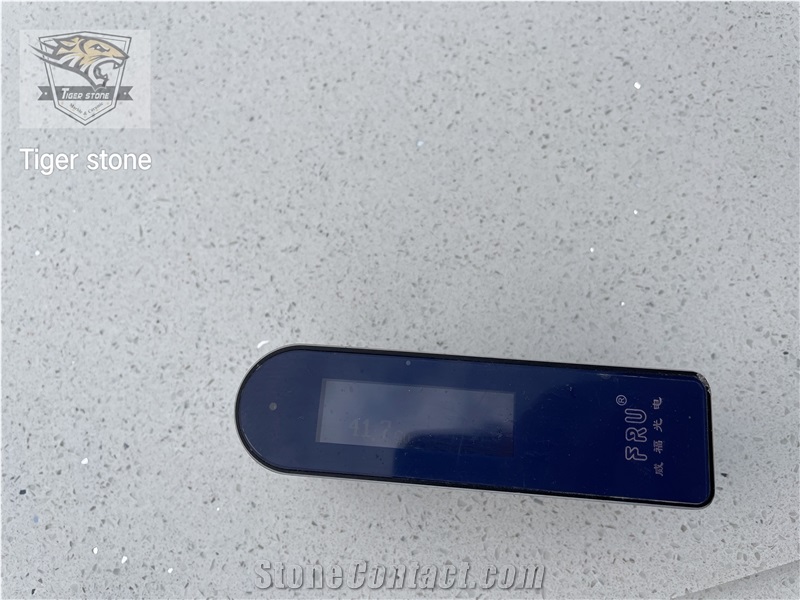 QUARTZ WHITE WITH BRIGHTNESS Kitchen Countertop
