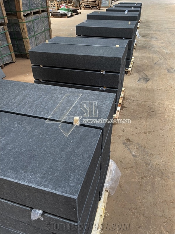New Daknong Black Basalt Kerbstone