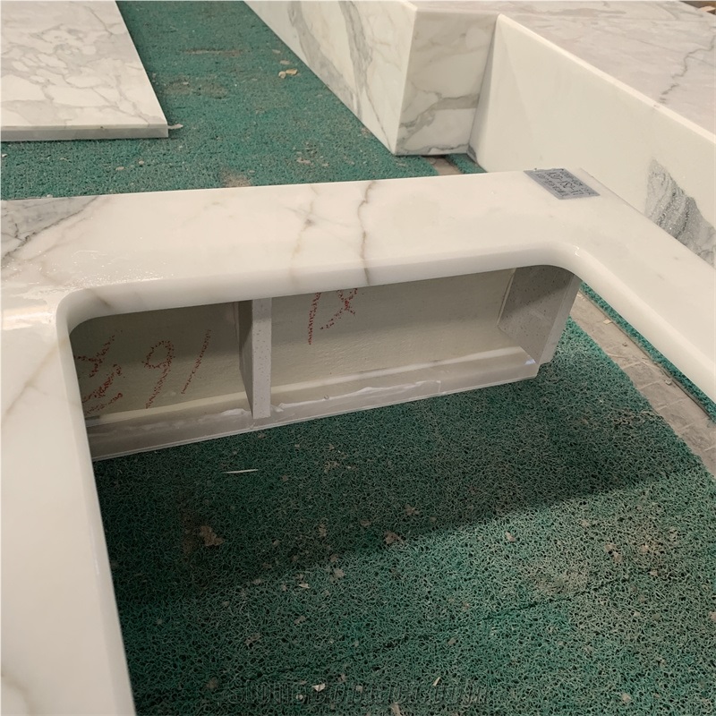Customized Calacatta White Marble Kitchen Countertop