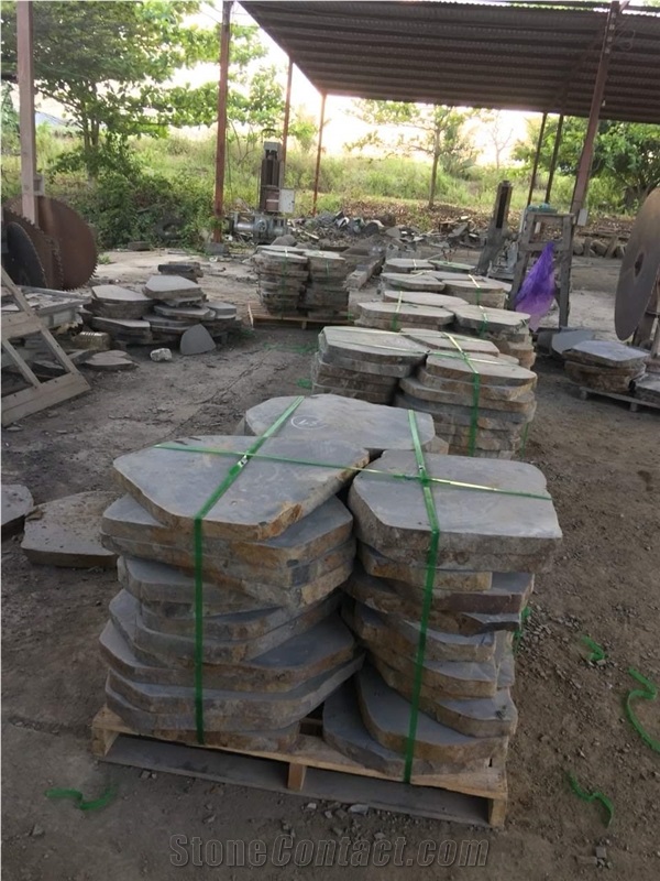 Garden-Volcano-Stepping-Stone-Black
