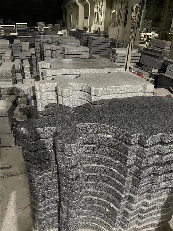 High Quality Upright Granite Monument