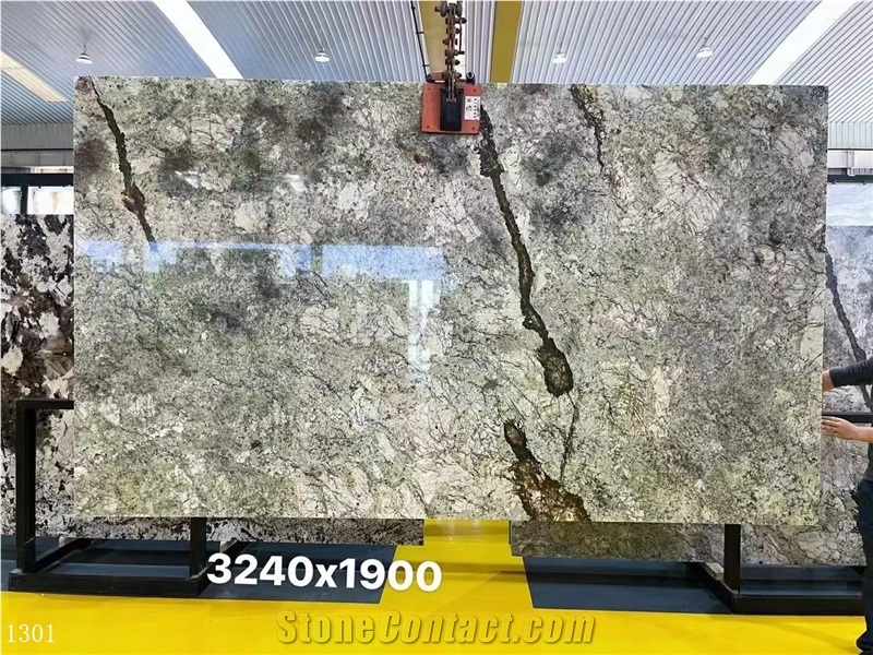 Shangrila Shangri-La Granite Golden Brown Slab In China