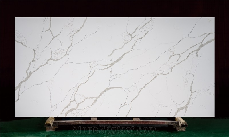Calacatta Venato Quartz Slab With Grey Veins