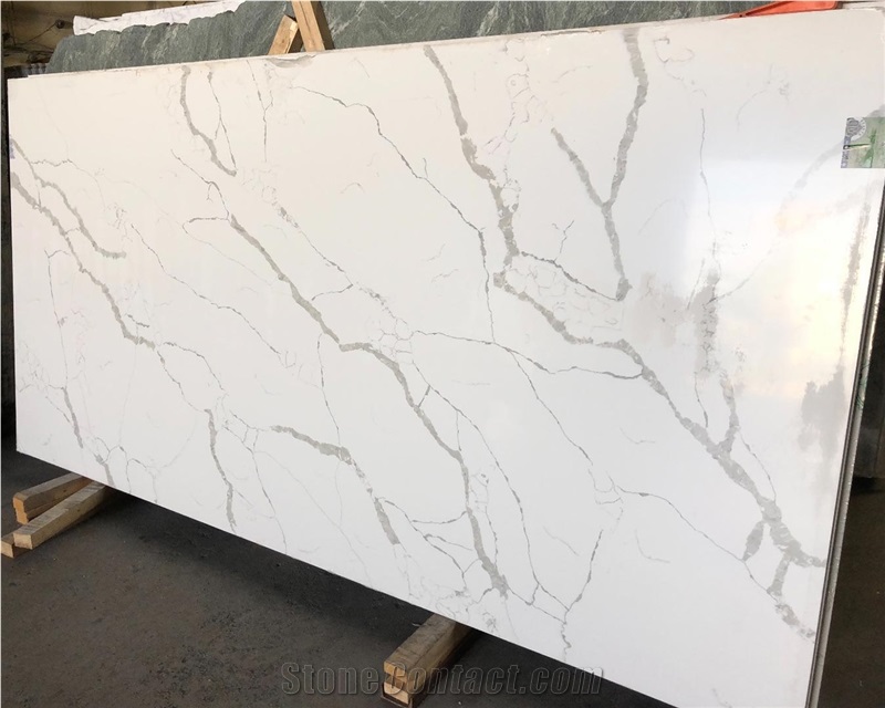 Calacatta Venato Quartz Slab With Grey Veins