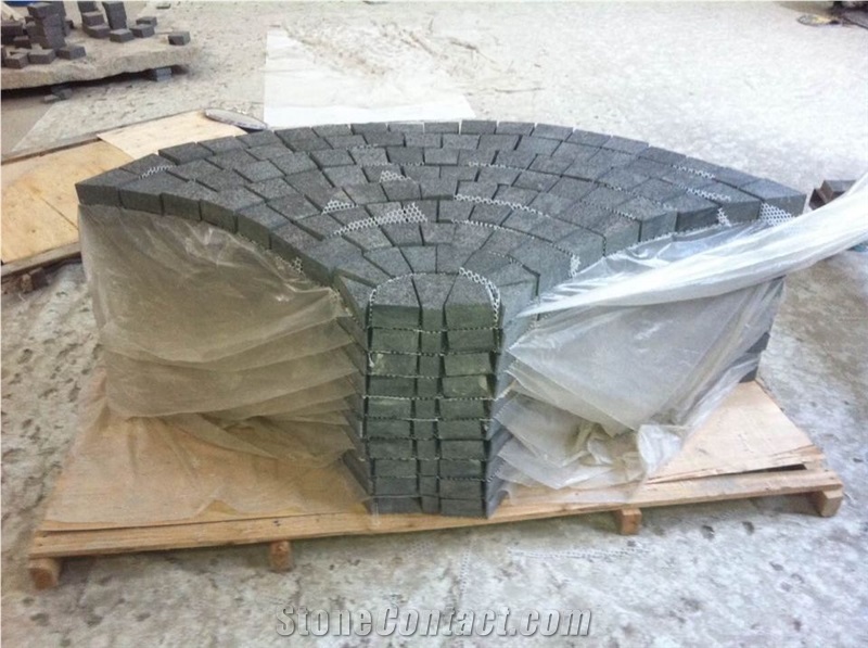 Anti-Slip Light Grey Granite Cubes On Mesh Paving Set