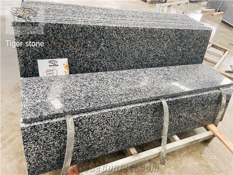 G654 Sesame Black Granite Steps