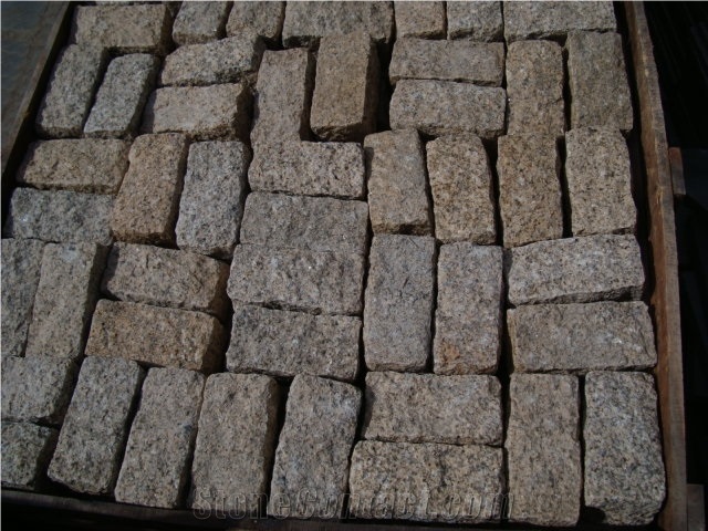 Red Granite Garden Pillar, Palisade