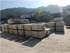 Yellow Granite Cubic Stone, Cobble Stone