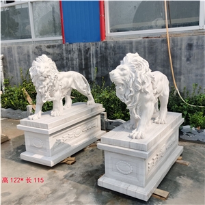 White Marble Carving Lions Sculpture With Square Bases