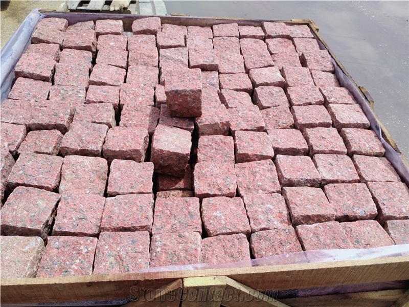 GRANITE RED CUBIC 9X9x9cm Cobble Stone
