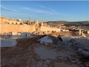 Crema Moni Marble Quarry