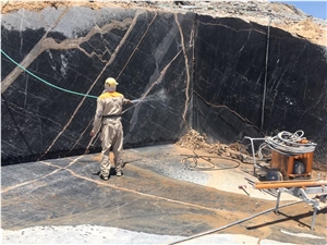 Sepahan Soren Black Marble Quarry