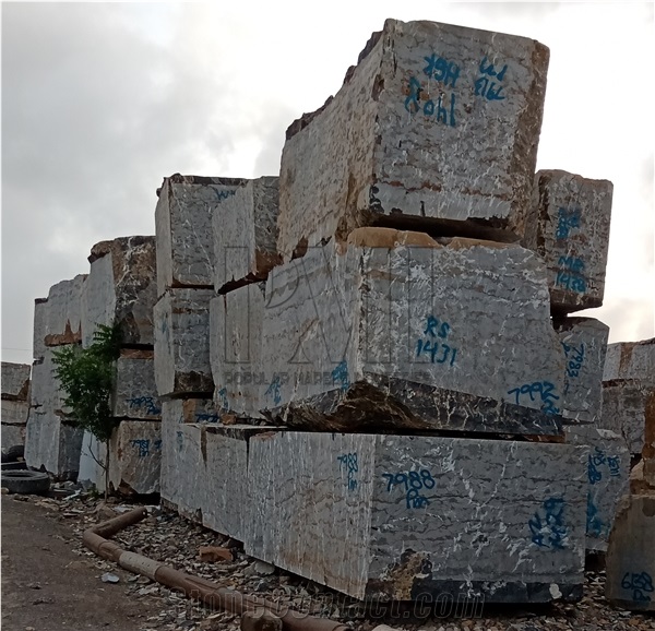 Michelangelo Black Gold Marble Blocks